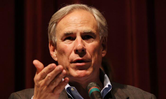 ‘Flat-Out Lying’: Texas Governor’s Office Accuses NYC Mayor After Threat of Lawsuit Over Migrant Buses
