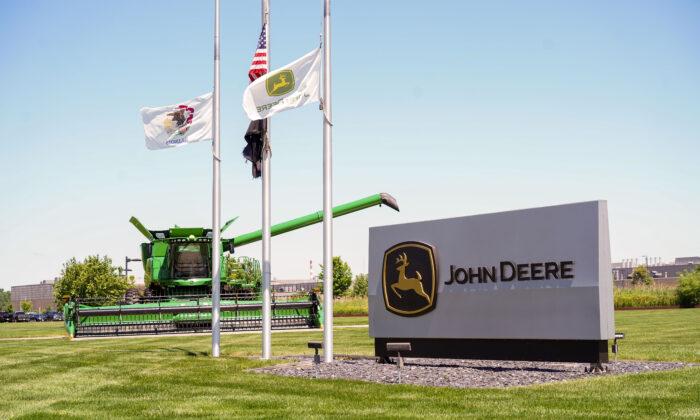 John Deere Signs Agreement to Let Farmers Repair Their Own Tractors