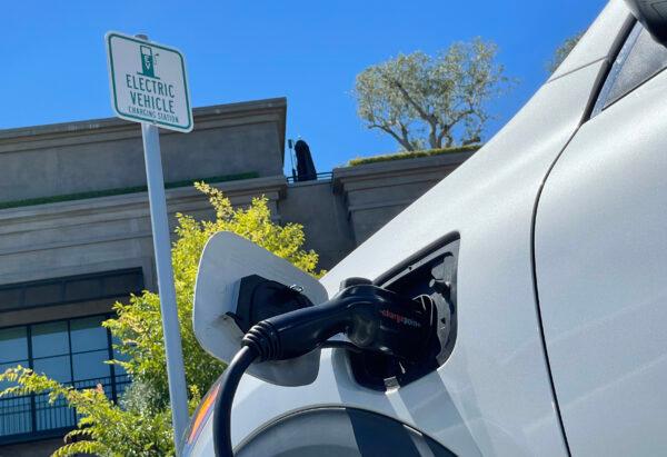 An electric car charges at a mall parking lot in Corte Madera, Calif., on June 27, 2022. (Justin Sullivan/Getty Images)