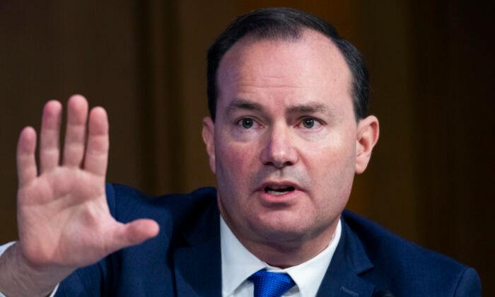 Government Funding Bill Stalled by Sen. Mike Lee’s Attempt to Keep Title 42 in Place