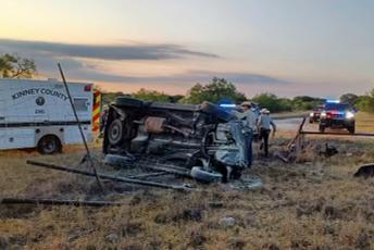 Law enforcement and EMS respond to a vehicle smuggling crash in Kinney County, Texas, on June 29, 2022. (Kinney County Sheriff's Office)
