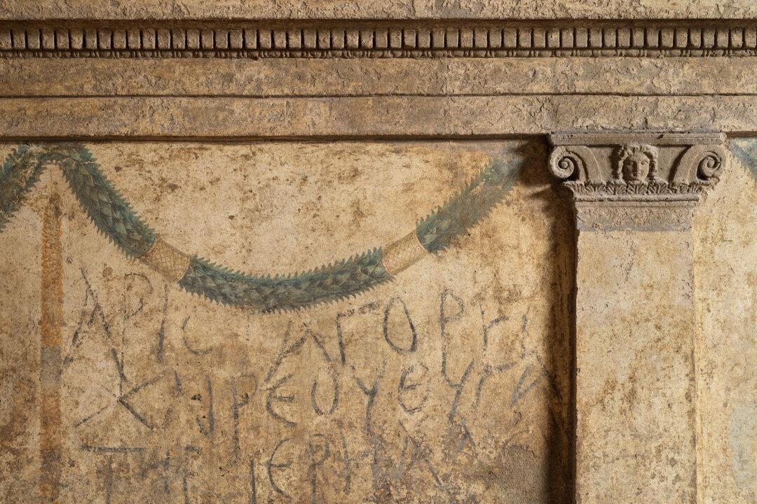 For the Love of Naples: Opening a Rare Ancient Greek Art Treasure