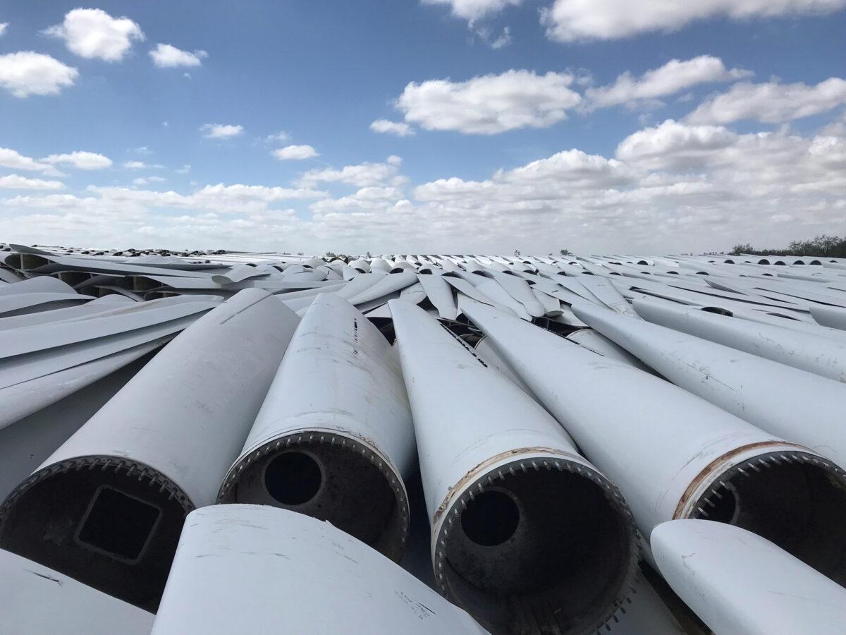 Decommissioned wind turbine blades in a staging yard in Sweetwater, Texas. (Pacific Northwest National Laboratory)