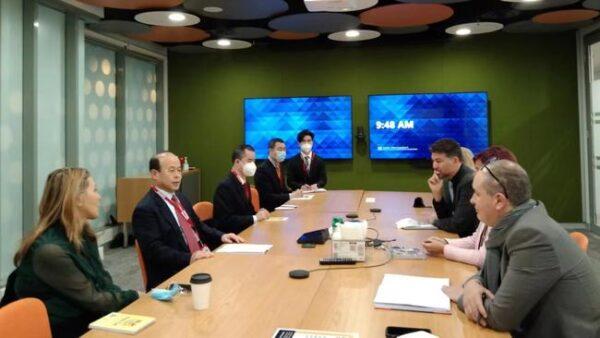 Photos posted by China's Embassy in Australia showing Chinese Ambassador to Australia Xiao Qian meeting staff at the ABC headquarters. (Chinese Embassy Australia)