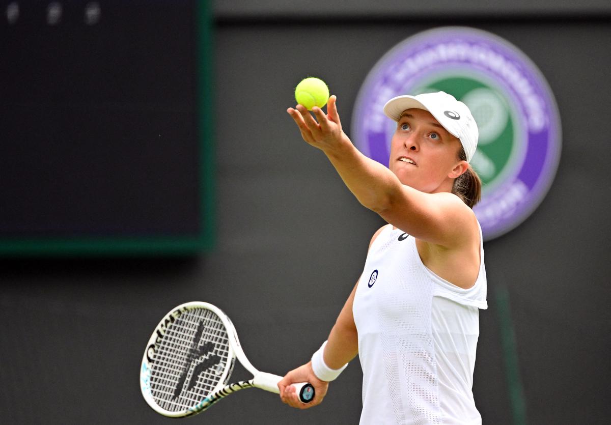 Iga Swiatek Survives Scare, Wins 37th Straight Match