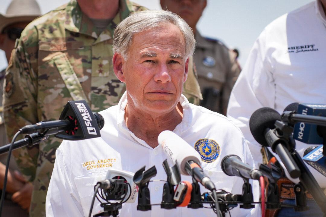 11,000 Illegal Immigrants Bused From Texas to New York, Washington, Chicago: Abbott