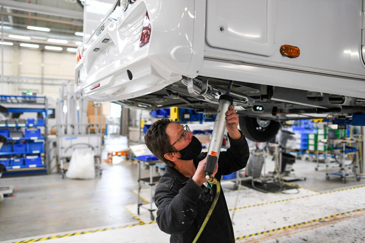 Eurozone Factory Production Falls in June for First Time in 2 Years: PMI