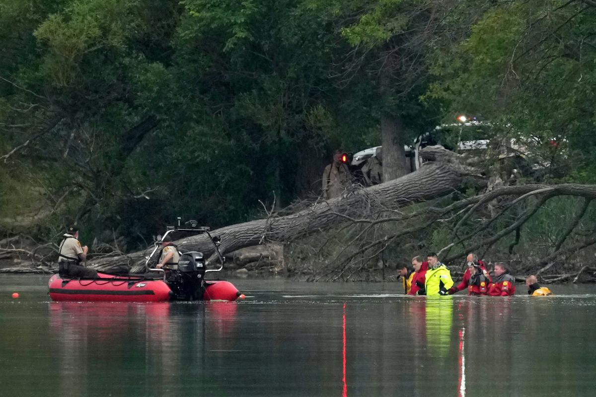 Bodies of 3 Missing Children, Woman Found in Minnesota Lake