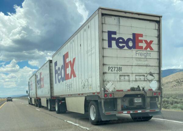 A FedEx truck hauling three trailers was a common sight on Interstate 15 in Utah on June 29, 2022. (Allan Stein/The Epoch Times)