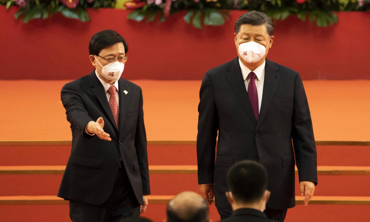 Chinese leader Xi Jinping (right) and Hong Kong's new chief executive, John Lee, at a swearing-in ceremony in Hong Kong, China, on July 1, 2022. (Justin Chin/Bloomberg via Getty Images)