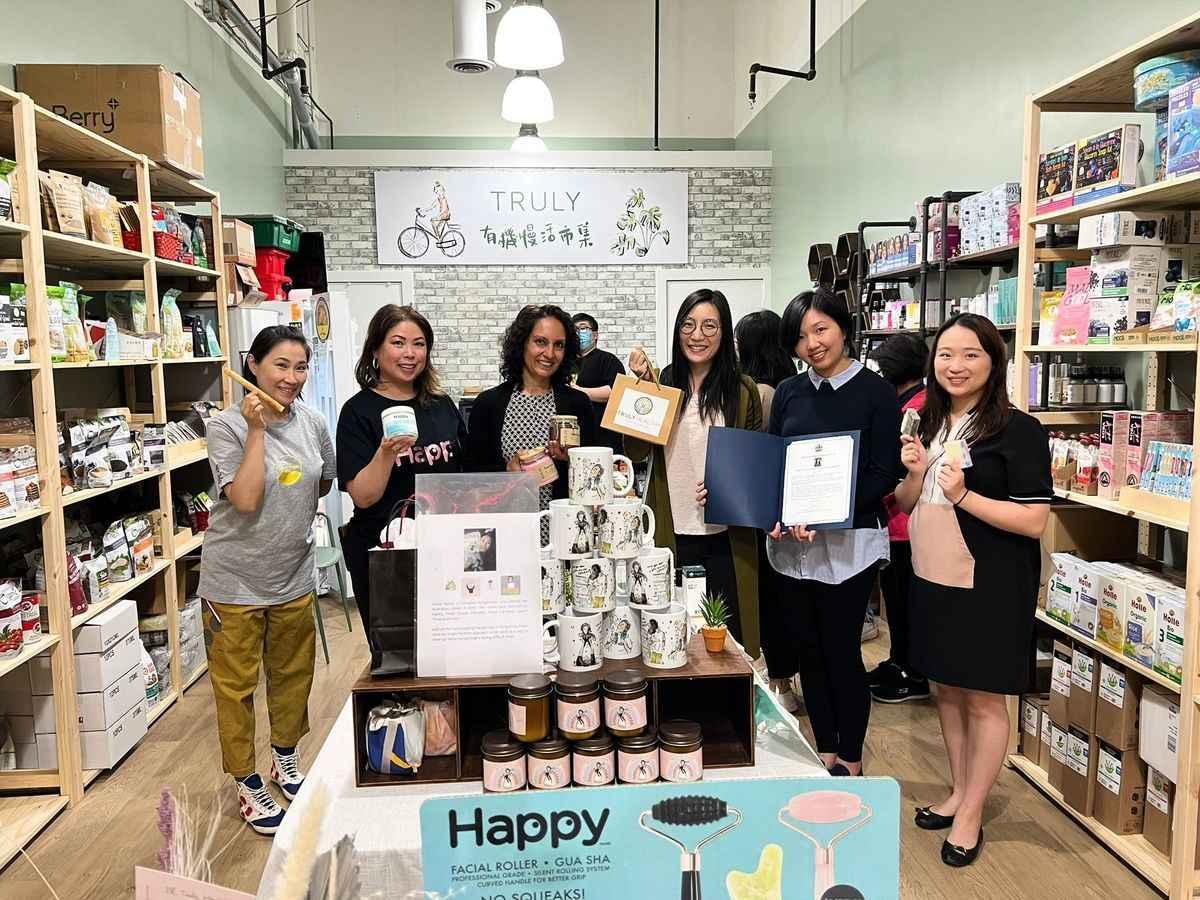 Mavis (second from right) feels that Hong Kong people in foreign countries have a mission to preserve Hong Kong's culture through various forms. (Courtesy of Marvis)
