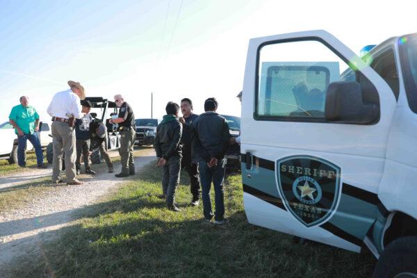 Law enforcement officers arrest several illegal immigrants in Goliad County, Texas, on Nov. 23, 2021. (Charlotte Cuthbertson/The Epoch Times)