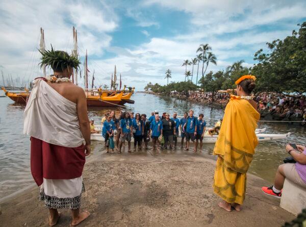The crew of the Hokule‘a receives a greeting. (Courtesy of Polynesian Voyaging Society)