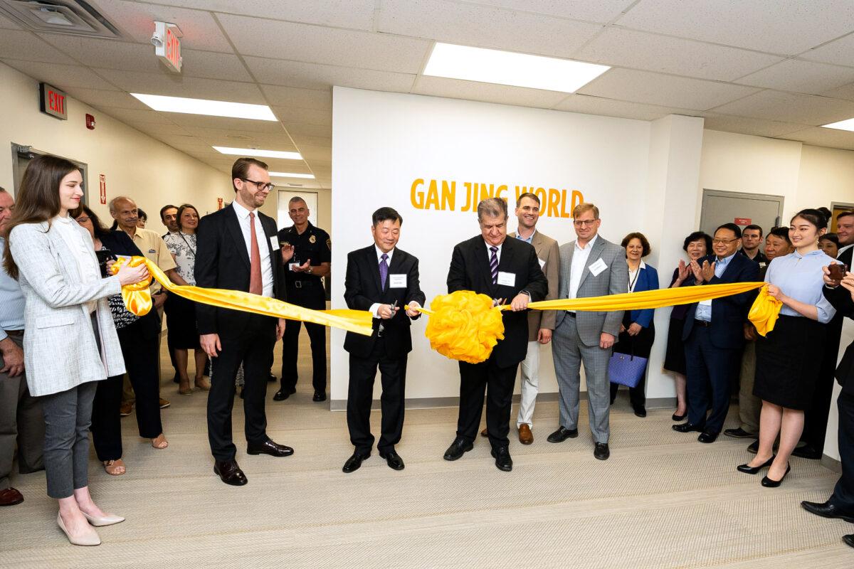 James Qiu (C), CEO of the Gan Jing World, at the platform's ribbon-cutting ceremony in Middletown, New York, on July 4, 2022. (Larry Dye/The Epoch Times)