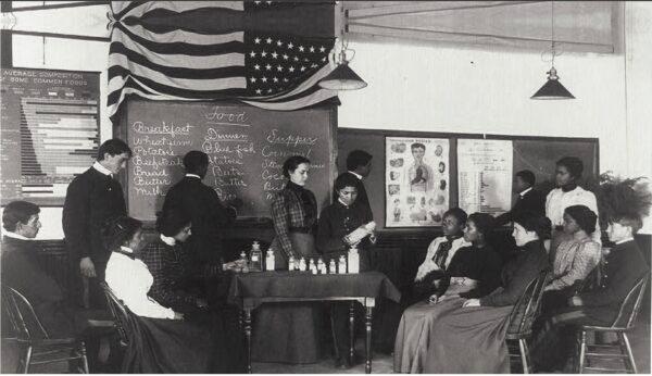 A health and hygiene class in session at the Hampton Institute, 1899. (Public Domain)