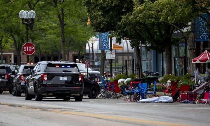 6 Dead, 24 Injured During Mass Shooting at Chicago-Area July 4 Parade