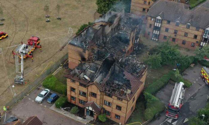 At Least 1 Killed in Apartment Fire in Bedford, England