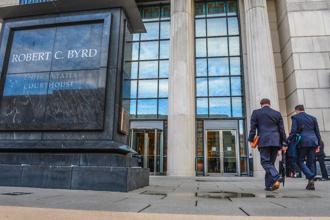 US Judge Rules in Favor of 3 Drug Distributors in West Virginia Opioid Lawsuit