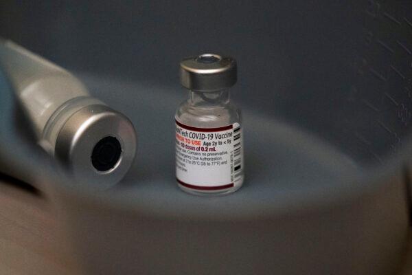 A vial of Pfizer's COVID-19 vaccine in Seattle, Wash., on June 21, 2022. (David Ryder/Getty Images)