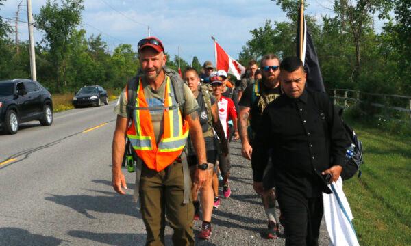 A few Canadian soldiers ousted by the vaccine mandate in the military march with veteran James Topp (L), Dr. Paul Alexander (R), and other supporters in Dunrobin, Ont., on June 29, 2022. (Noé Chartier/The Epoch Times)