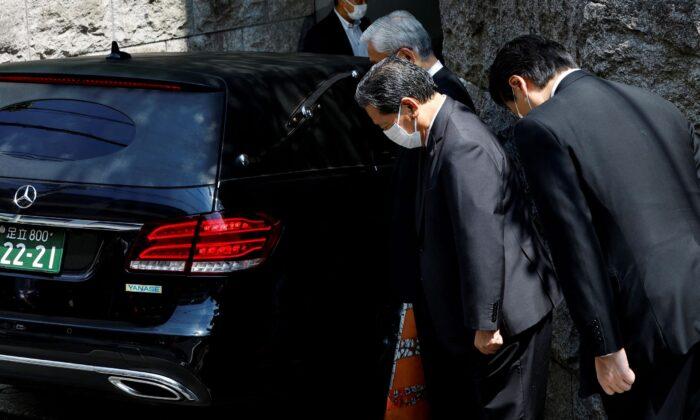 Abe’s Body Returns to His Tokyo Home as Japan Mourns Slain Ex-PM