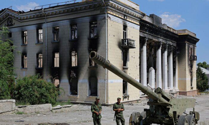Russia Threatens Broad Ukraine Offensive