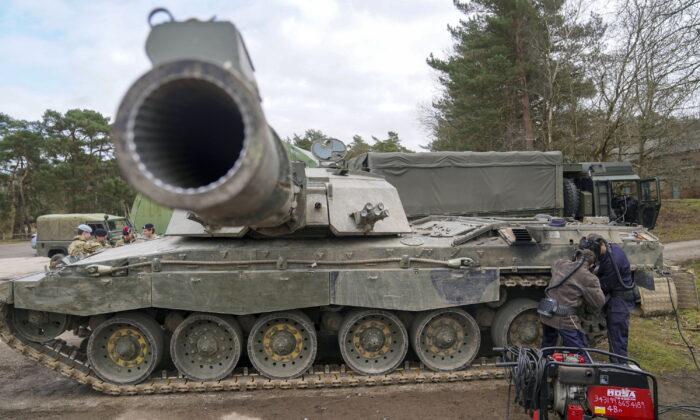 UK Lawmakers Warn Against Shrinking Army Size Amid War in Ukraine