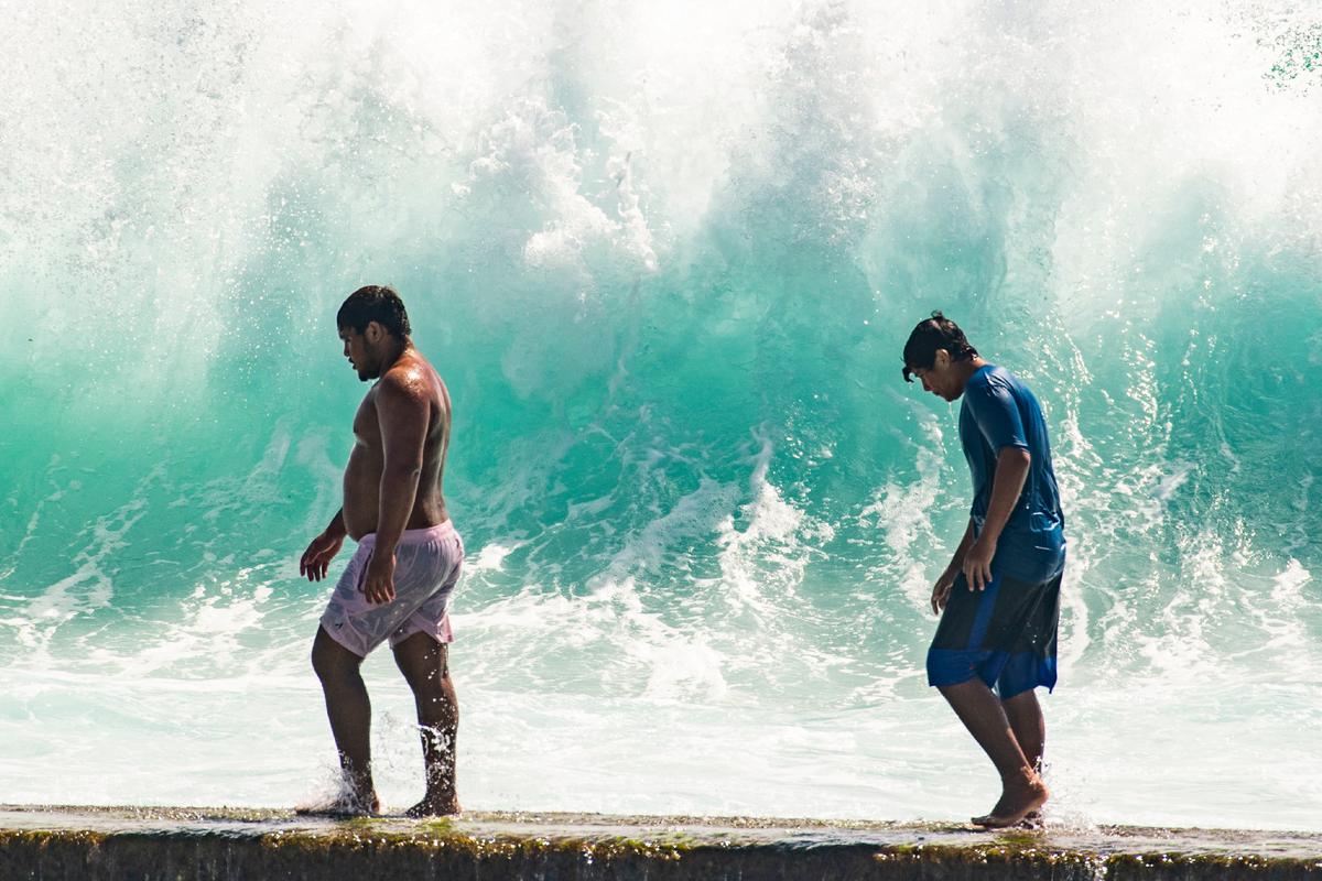 Hawaii Waves Swamp Homes, Weddings During 'Historic' Swell