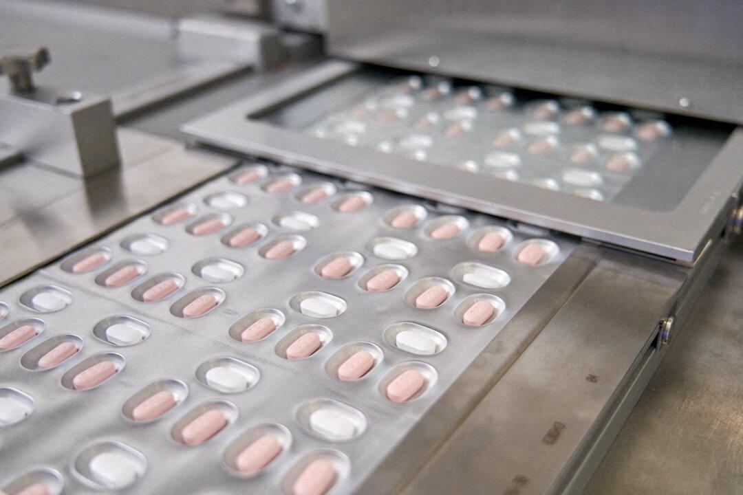 US to Pay Pfizer $2 Billion for 3.7 Million More Courses of Paxlovid
