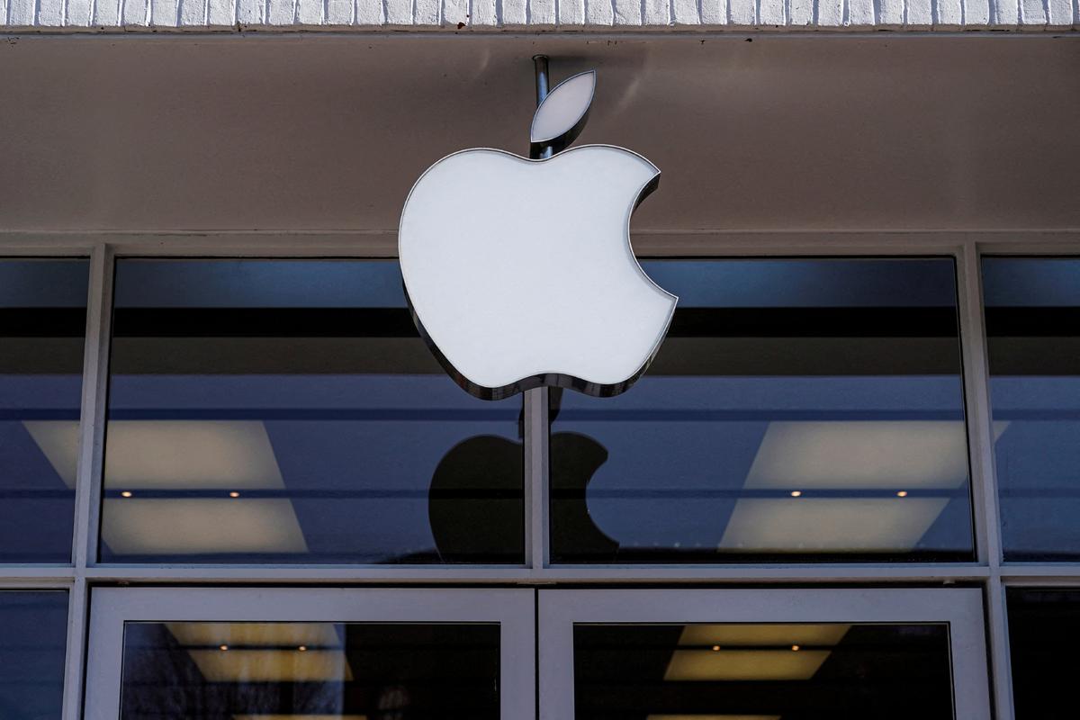 Apple Hikes iPhone Price in Japan by Nearly a Fifth