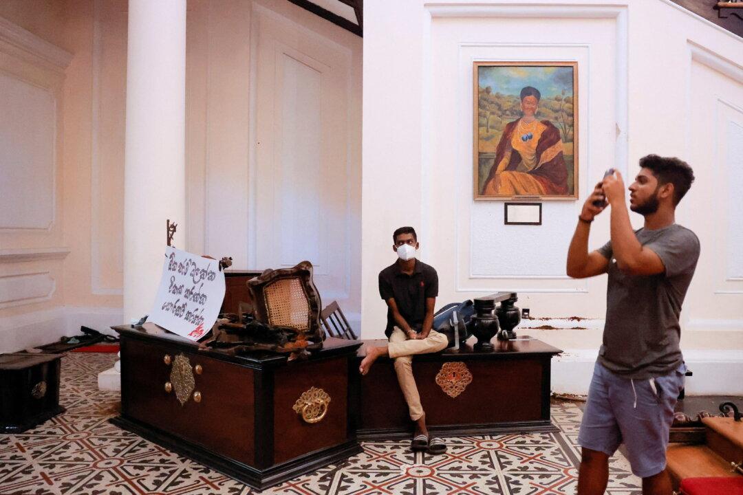 Sri Lanka Protesters Plan to Occupy President and Prime Minister’s Residences Until They Quit