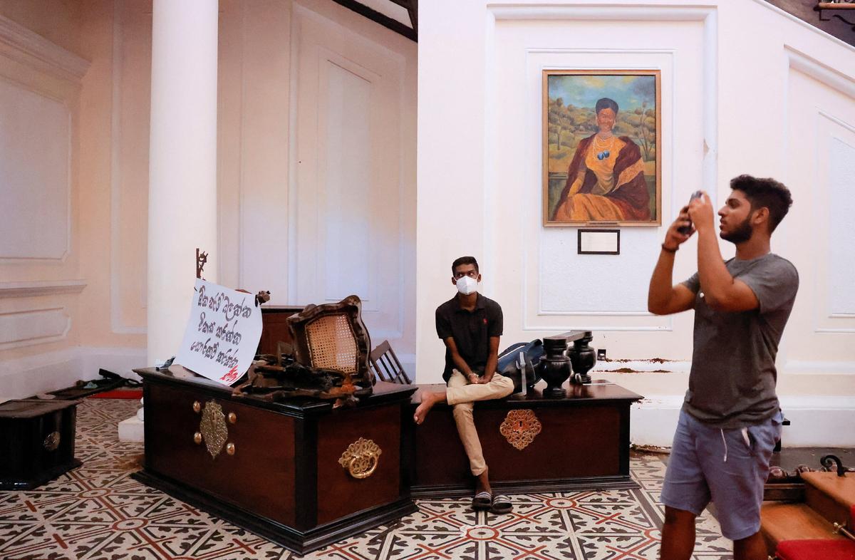 Sri Lanka Protesters Plan to Occupy President and Prime Minister’s Residences Until They Quit