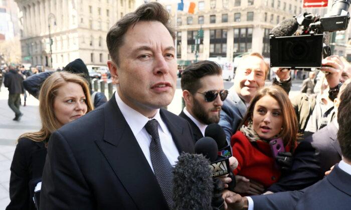 Elon Musk Targets ‘Liar’ WSJ Reporters With Photo of Him and Google Co-founder