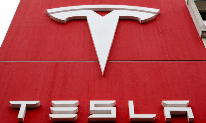 Jury Finds Tesla 1 Percent Negligent in Fatal Model S Crash