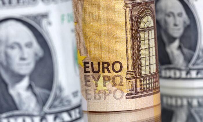 Euro Slips From 2-week Highs as Mood Turns Sour