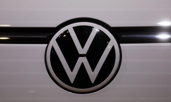 Volkswagen to Develop New Semiconductor With STMicro Amid Chip Crunch