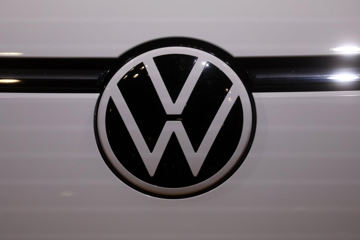 Volkswagen to Develop New Semiconductor With STMicro Amid Chip Crunch