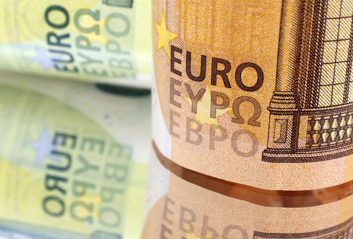 Euro Struggles, but Robust Services Data Stems Losses