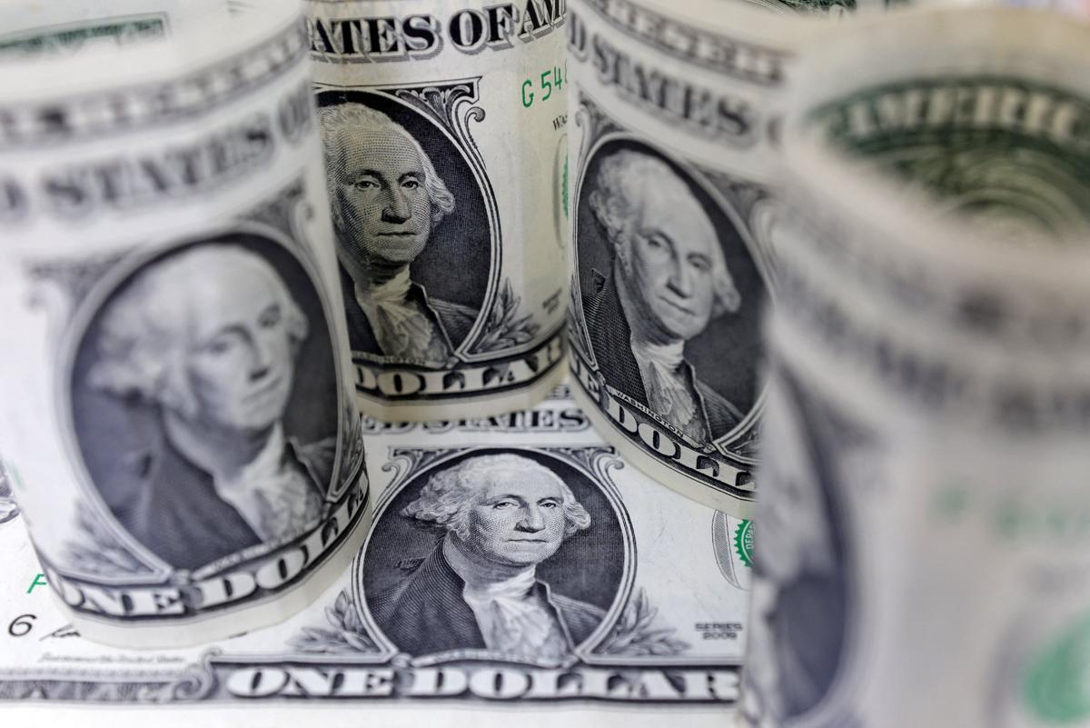 Dollar Creeps Lower as Large Fed Rate Hike Looms