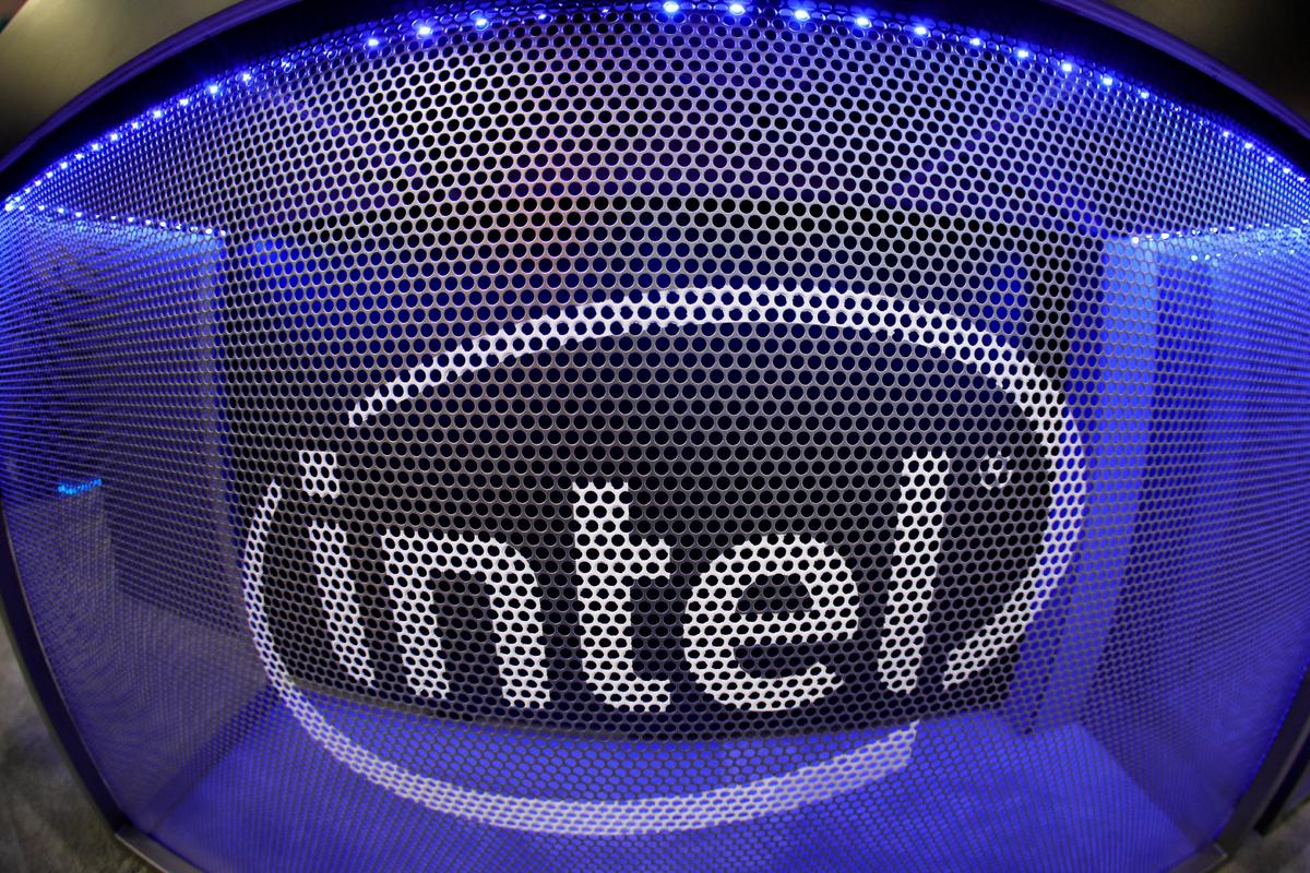 Intel Shares Plunge on Disappointing Earnings Report, Weak Year Ahead Forecast