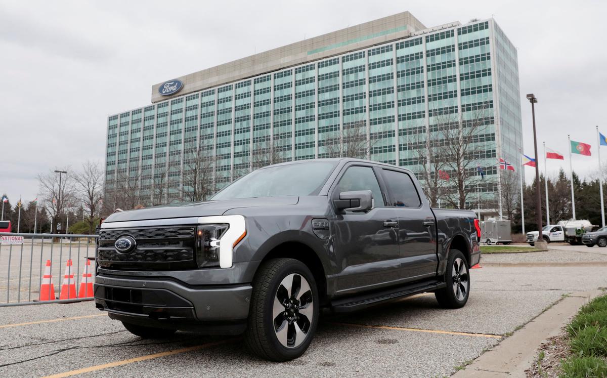 GM, Ford Confront Wall Street’s Recession Fears