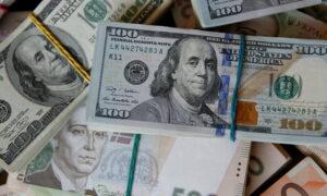 Dollar Eases Against Euro as Investors Ponder Rate Paths, China’s Stamp Duty