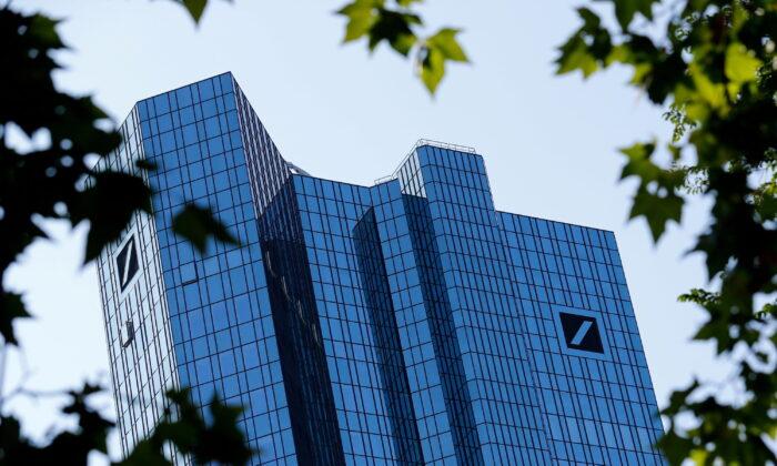 Deutsche Bank Extends Profit Streak in Q2 but Warns on Economy