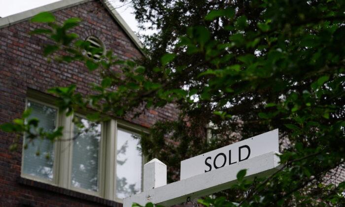 US Pending Home Sales Tumble in June as Mortgage Rate Soar