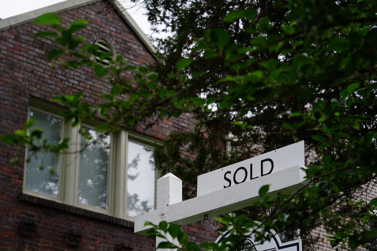 US Pending Home Sales Tumble in June as Mortgage Rate Soar