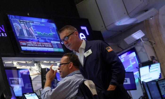 Wall Street Opens Flat After GDP Data, Meta Forecast