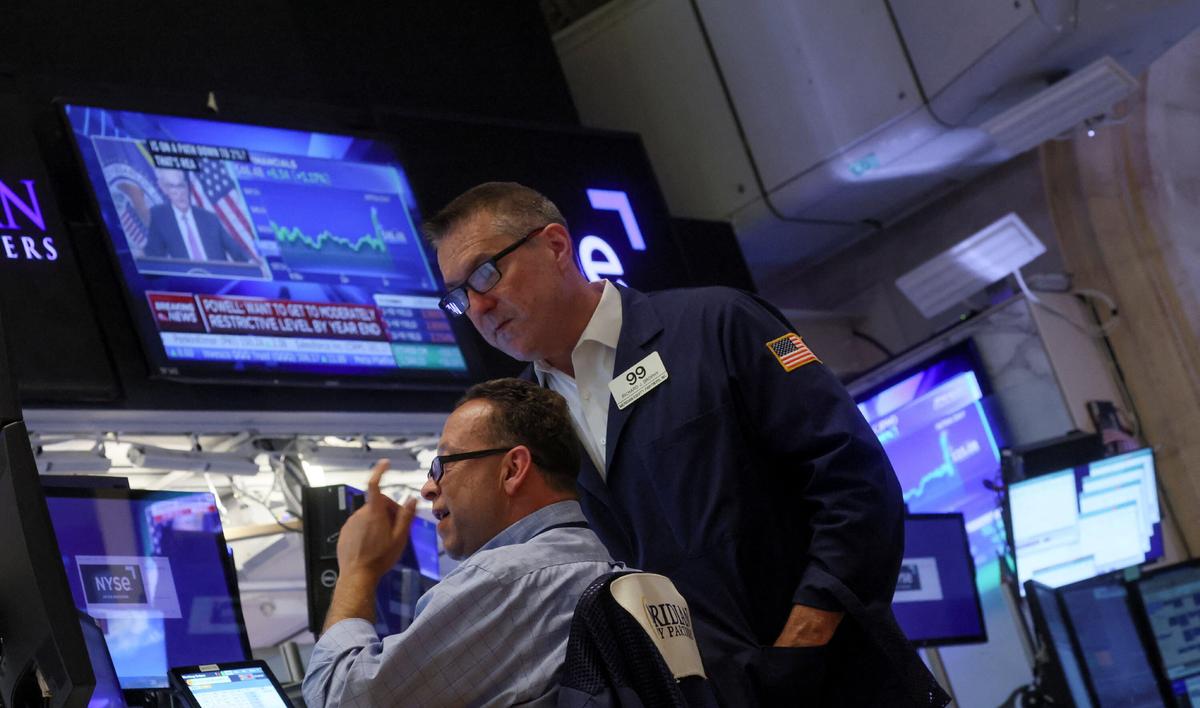 Wall Street Opens Flat After GDP Data, Meta Forecast