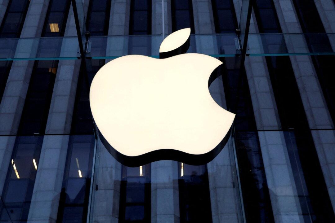 Apple Forecasts Faster Sales Growth, Strong iPhone Demand Despite Glum Economy