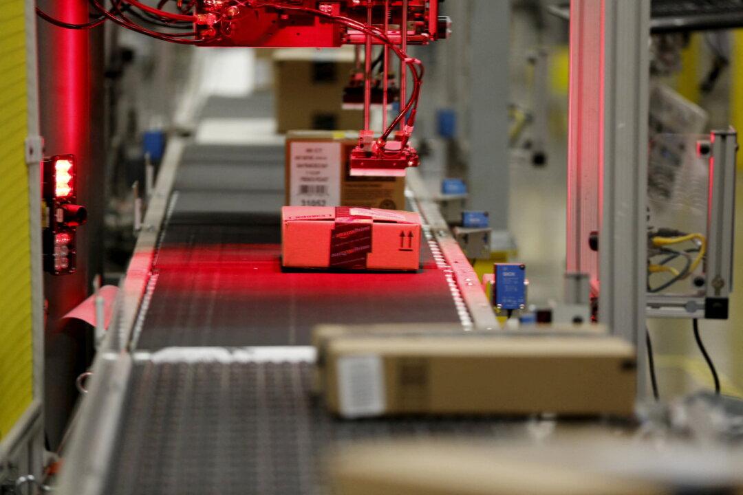 Analysis: Amazon Has a Prime Edge Over Walmart: Richer Customers