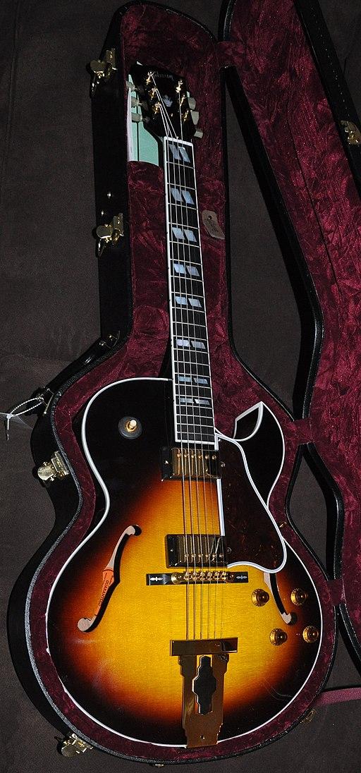 A Gibson L-4 CES, fit for jazz players. (Heath Brandon CC BY 2.0, CreativeCommons.org/ licenses/by/2.0)